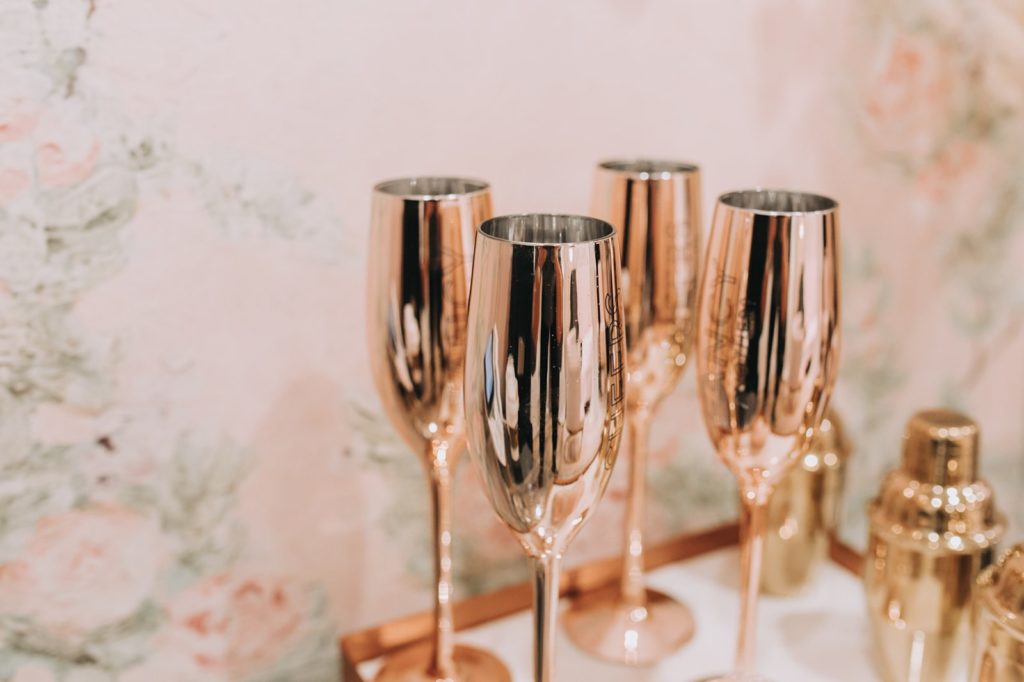 champagne and prosecco glasses for your wedding